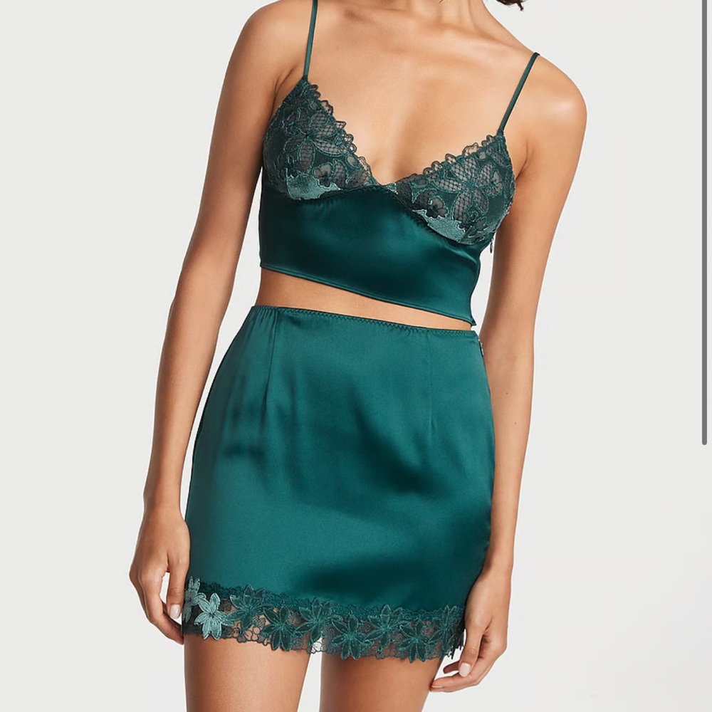 NWT VICTORIA'S SECRET
Satin Lace Cami & High-Waist Slip Skirt Set